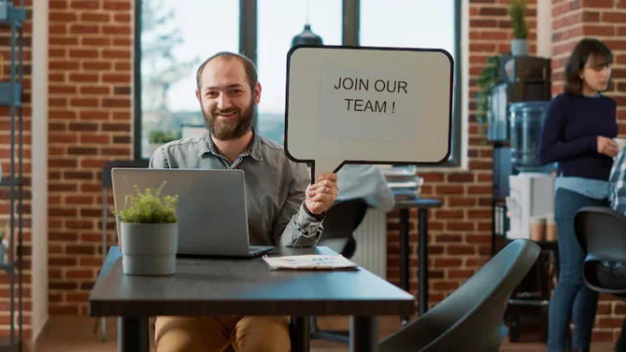 portrait-cheerful-man-pointing-speech-bubble-with-hiring-ad-making-job-employment-offer-positive-male-recruiter-advertising-hr-work-application-opportunity-with-text-message_482257-40830 hr